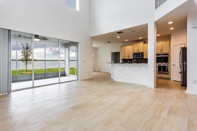 Building Photo - Beautiful Waterfront Home (4/3.5) in Grove...
