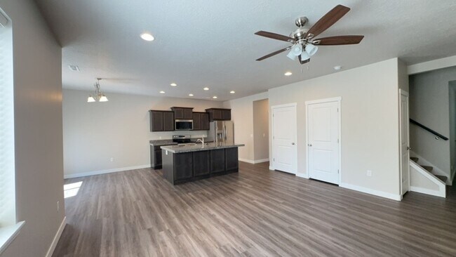 Building Photo - 823 N Wellington Ct