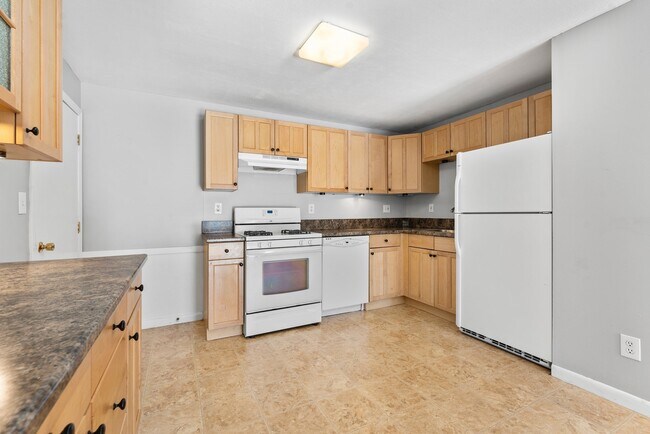 Building Photo - 82 Boylston Ln