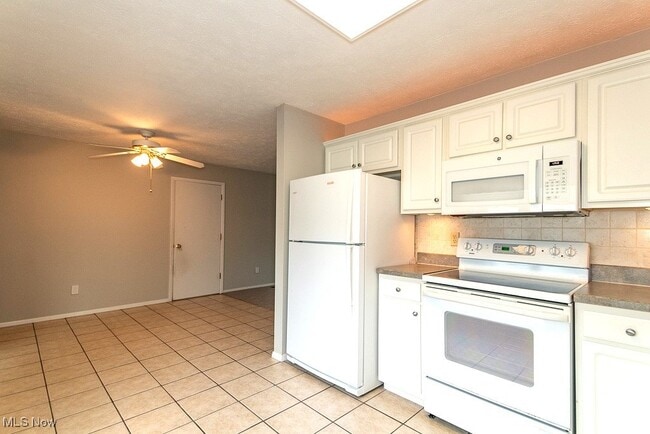 Building Photo - 6330 Cumberland Dr