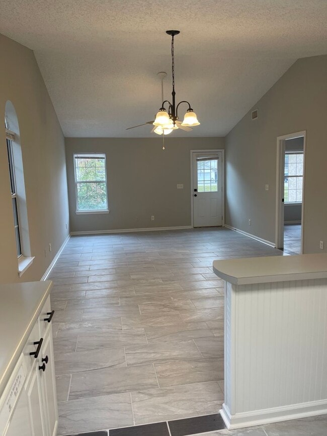 Building Photo - 265 Windridge Dr