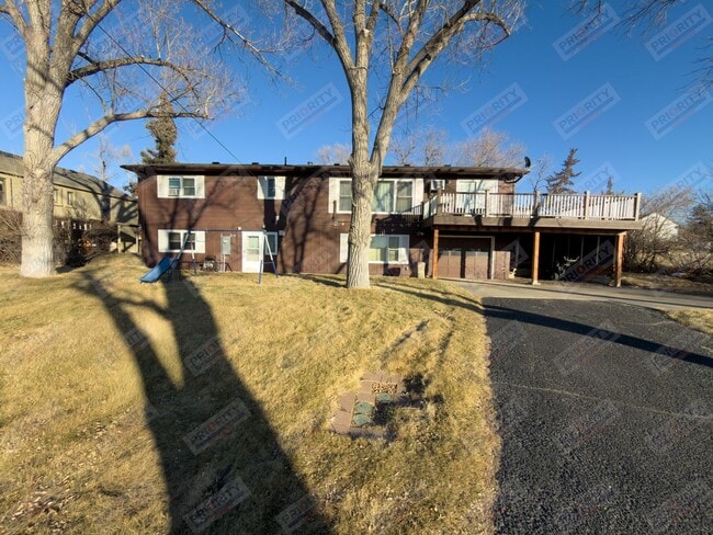 Building Photo - Large 4 bedroom, 2.5 bath downtown home