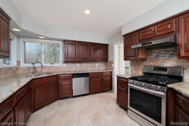 Building Photo - 1083 N Livernois Rd