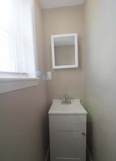 Building Photo - 402 N 64th St