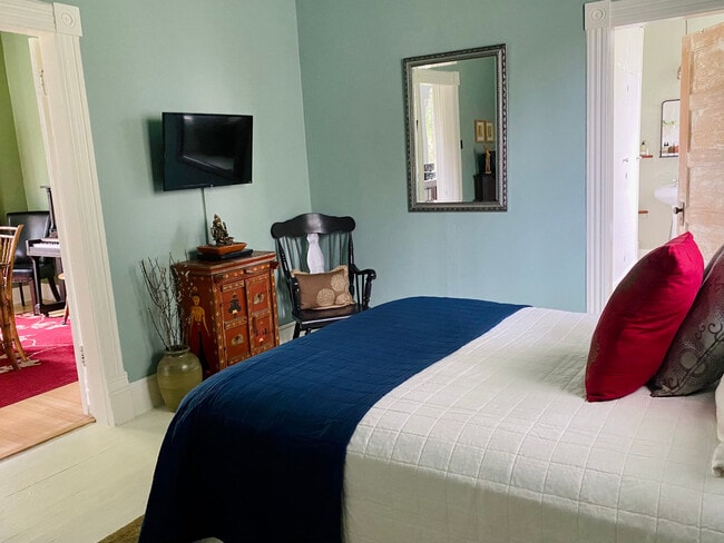 Building Photo - 1311 N Garden St