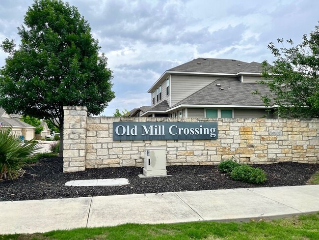 Building Photo - Fabulous Townhome Located minutes to Gruene and Downtown New Braunfels!