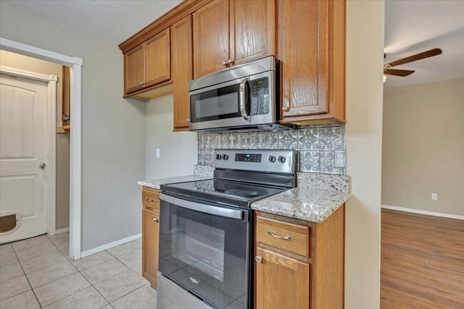 Building Photo - 1611 Briarcliff Ct