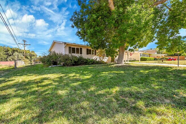 Building Photo - $2,195.00 - 3 Bedrooms, 2 Bathrooms, Singl...