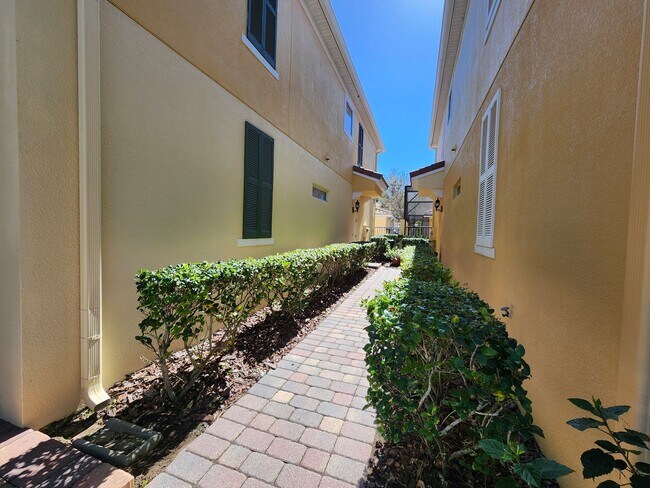 Building Photo - Beautiful LAKE NONA 3 Bedroom, 3 Bathroom ...