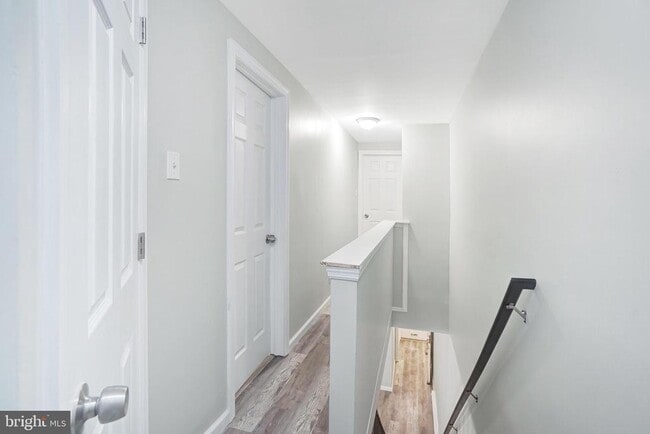 Building Photo - 565 Line St