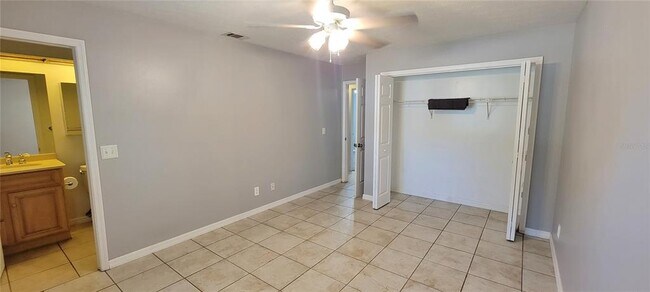 Building Photo - 3214 W Van Buren Dr