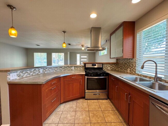 Building Photo - Location, Location, Location!