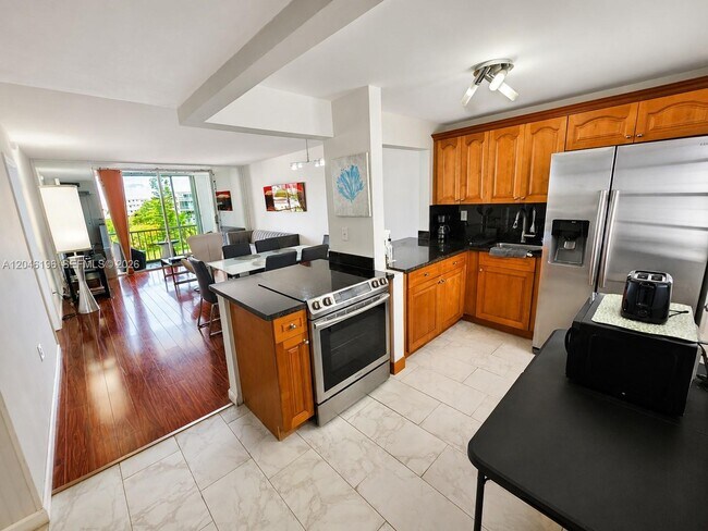 Building Photo - 2859 Leonard Dr