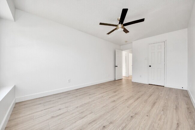 Building Photo - Spacious 4-Bedroom Home with Private Office & Room for Everyone!