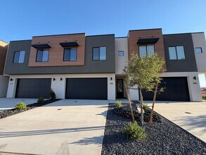 Building Photo - BRAND NEW TOWNHOME FOR RENT BY CRIMSON CLIFFS!