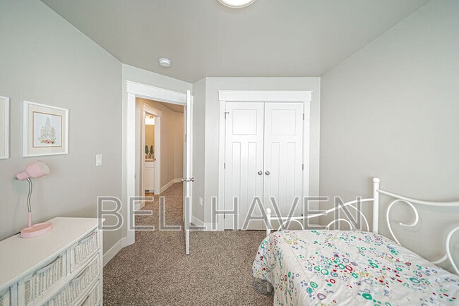 Building Photo - 380 S 3rd W