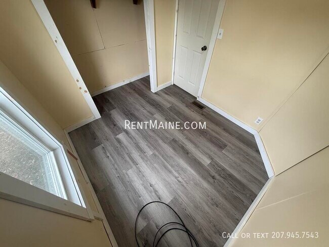 Building Photo - 8 Hall Dr