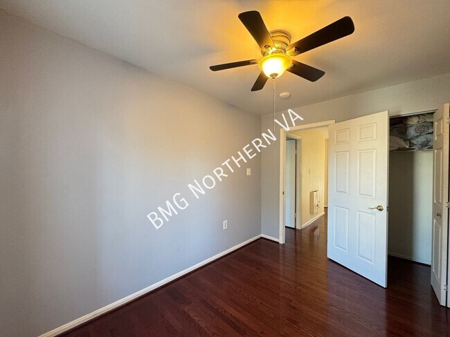 Building Photo - 7343 Rokeby Dr