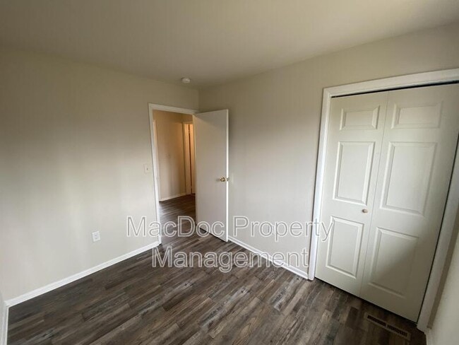 Building Photo - 928 Bellows Ave