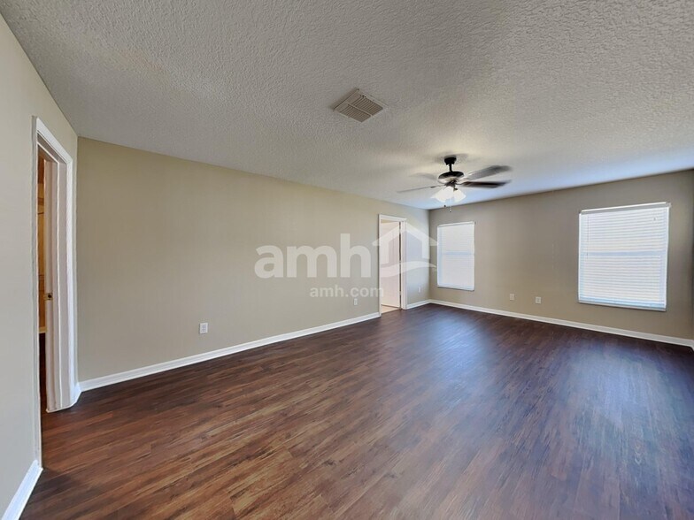 Building Photo - 366 Cabana View Way