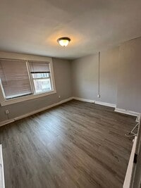 Building Photo - 321 N 10th St