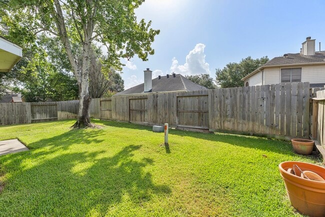 Building Photo - 20815 Whitevine Way