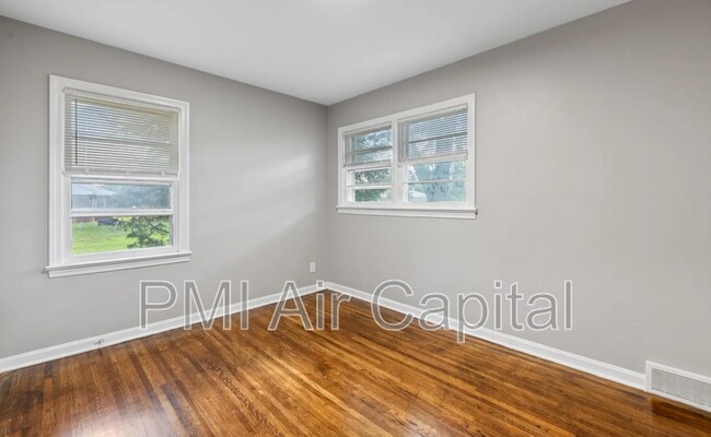 Building Photo - 6127 E Boston St