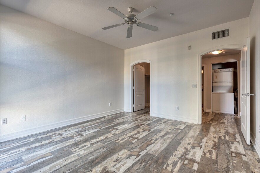 Building Photo - 550 Park Blvd