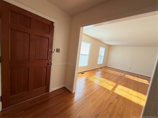 Building Photo - 601 Helen St