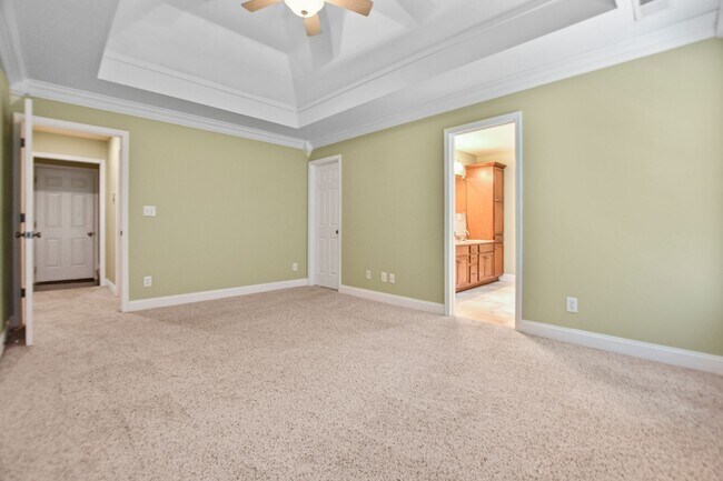 Building Photo - Dog Friendly Three Bedroom with Bonus!