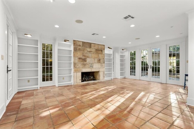 Building Photo - 1301 Kent Ln