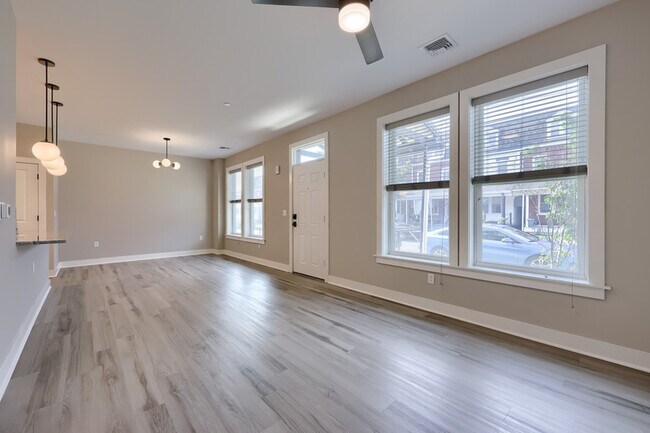 Building Photo - 213 Jackson St