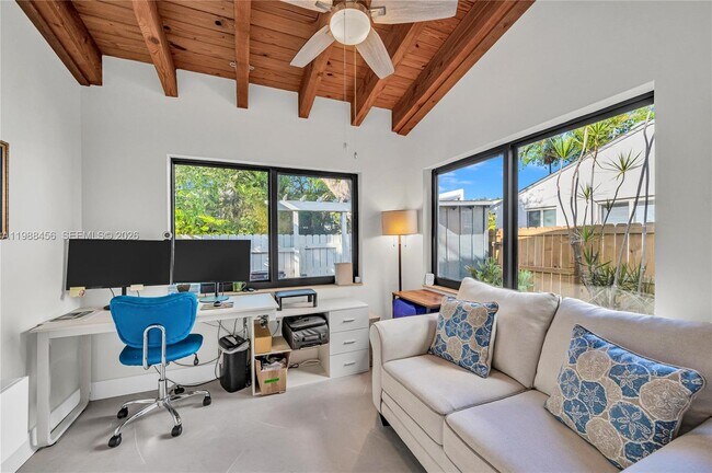 Building Photo - 7018 SW 53rd Ln