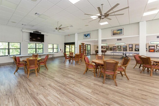 Building Photo - 1229 Lucaya Ave