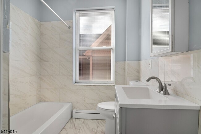 Building Photo - 150 E Main St