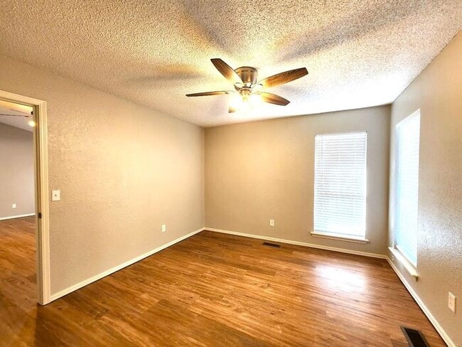 Building Photo - 3 Bed 2 Bath Home-Choctaw Trails Sec I Addition