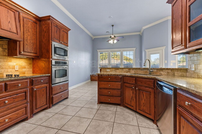 Building Photo - 1405 Gunnison Dr