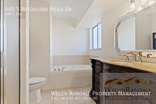 Building Photo - Spacious Single-Family Home in Woodland Hills