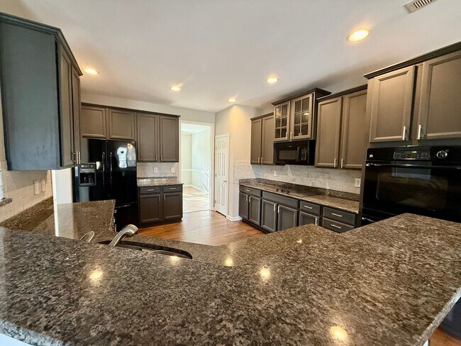 Building Photo - 4818 Summerside Dr