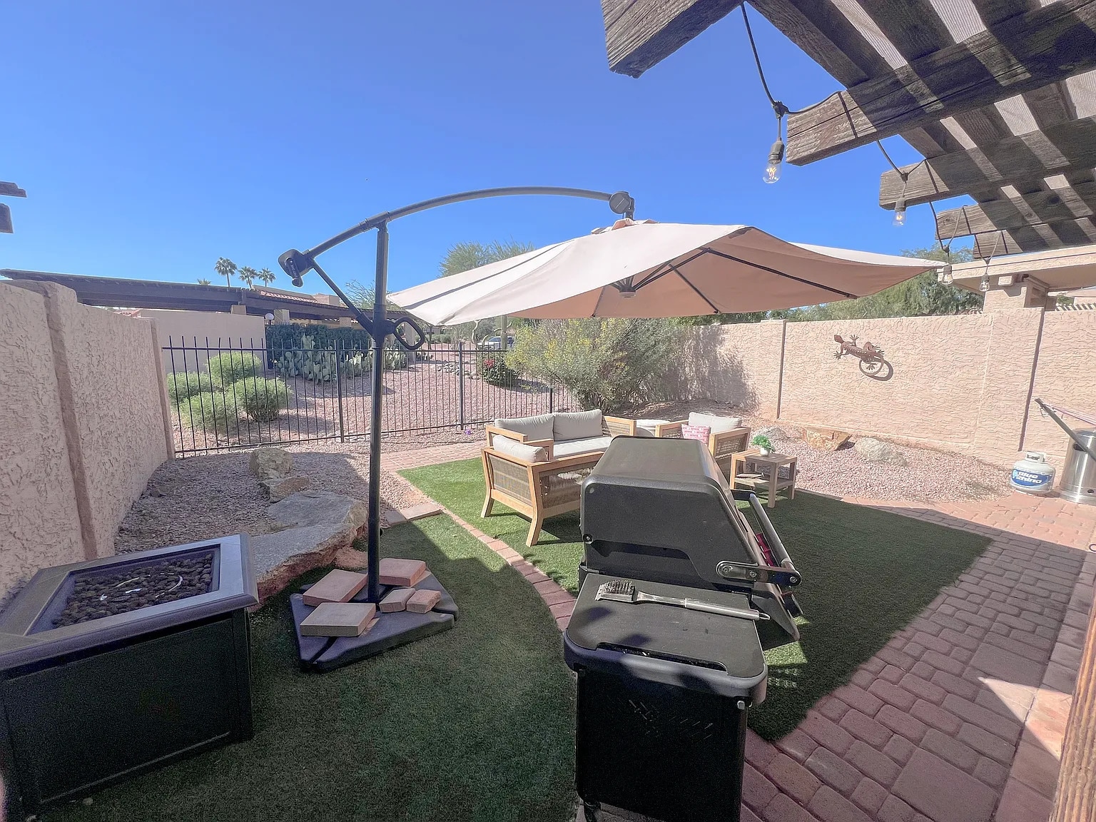 Building Photo - 1702 N Ventura Ln