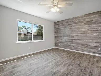 Building Photo - Beautiful Valrico Home | No Carpet + Screened Patio + Bonus Room