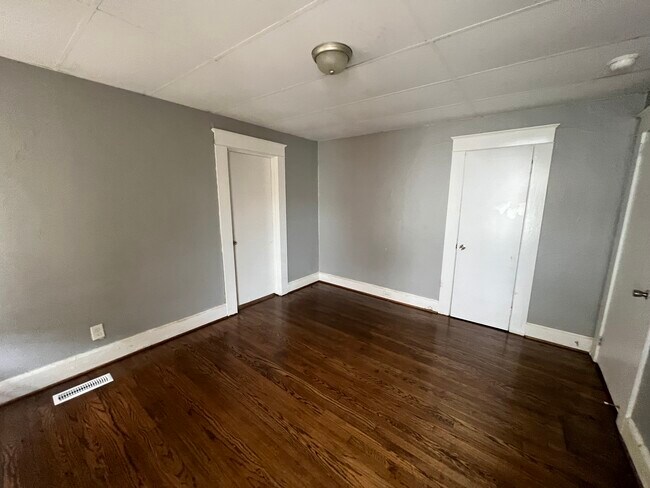 Building Photo - 8209 3rd Ave S