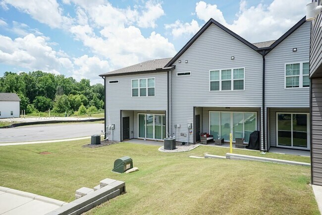 Building Photo - Brand New Corner Townhome in Rolesville!