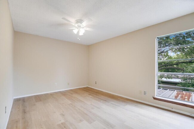 Building Photo - 700 Castle Ridge Rd