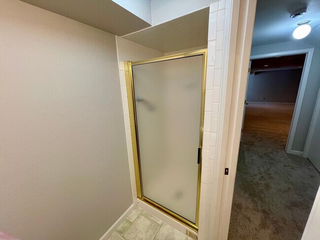 Building Photo - Beautifully Updated 3-Bed, 3-Bath Townhome...
