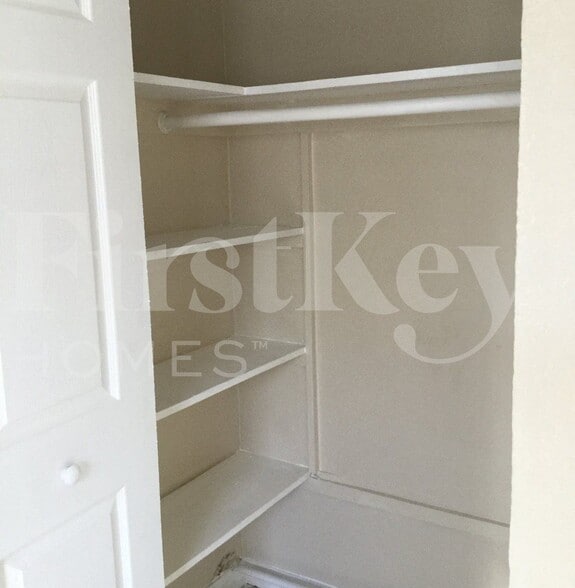 Building Photo - 900 W Bloxham St