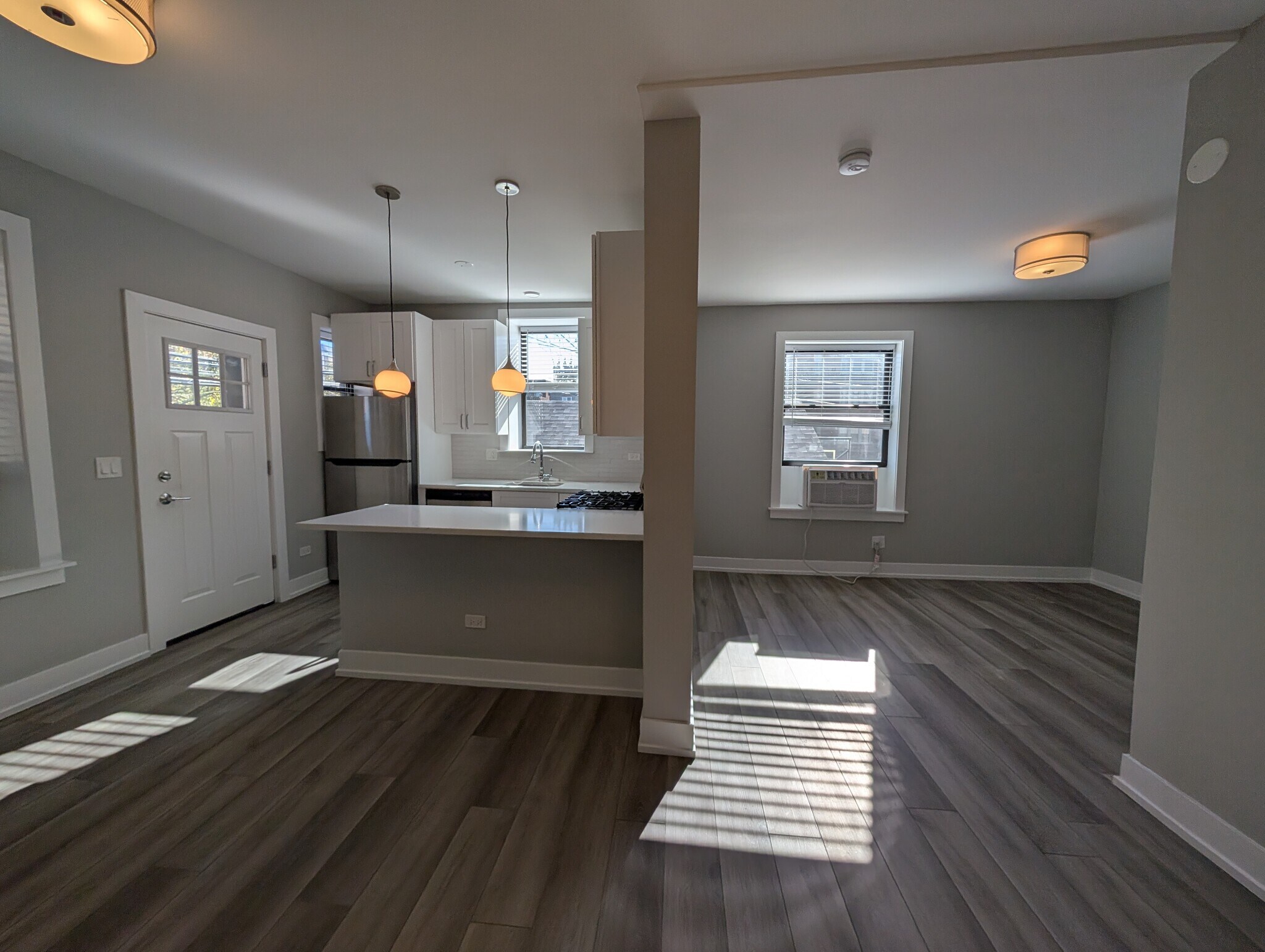 Building Photo - 3935 N Janssen Ave