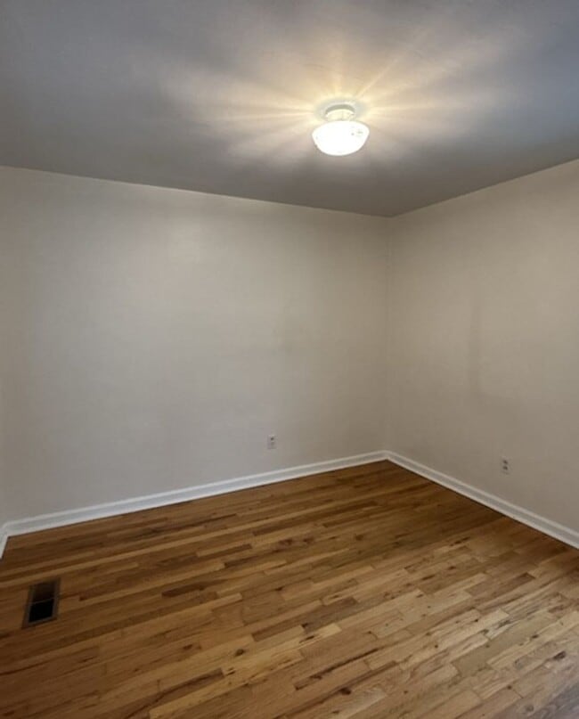 Building Photo - 2Bd/1Ba Single Story House - For Viewing!