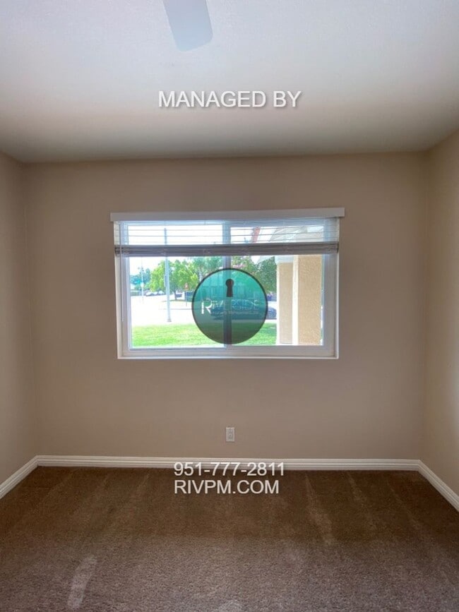 Building Photo - Beautiful single story home located in Riverside!