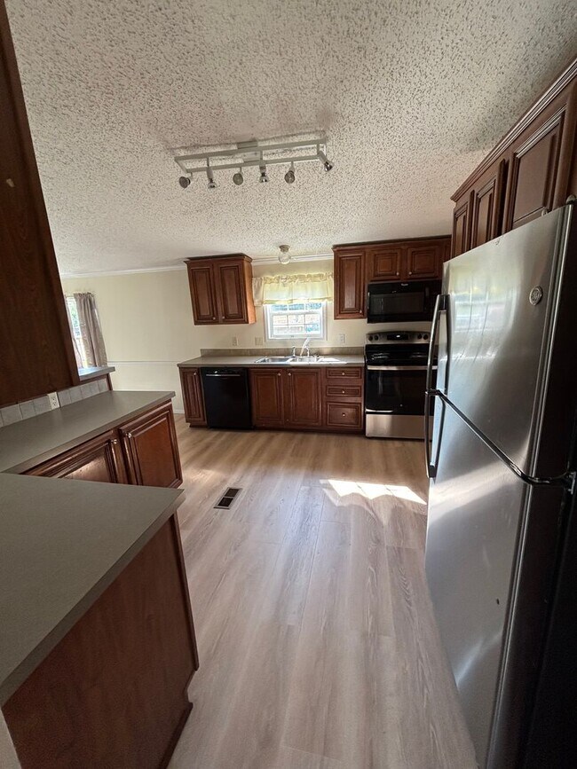 Building Photo - 3 Bedroom Blanchard Home - Just remodeled!